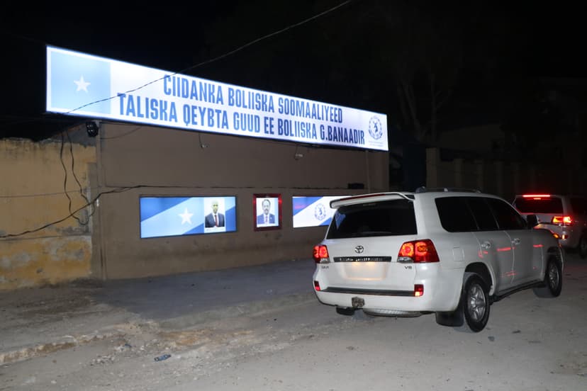 Ra’iisul Wasaare Khayre Oo Kormeeray Taliska Qaybta Guud Ee Booliiska Gobalka Banaadir iyo Isgoysyada Muqdisho