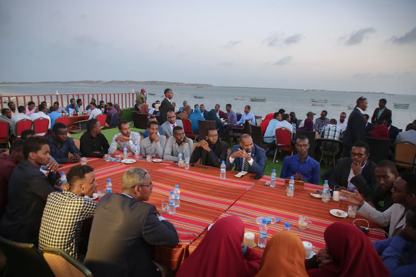 Ra’iisul Wasaare Khayre Oo U Hambalyeeyay Dhallinyarada Soomaaliyeed