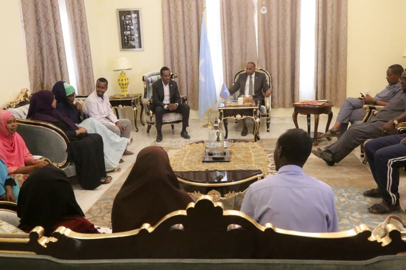 Ra’iisul Wasaare Khayre Oo Kulan La Qaatay Guddiga Dhismaha Garoonka Kubadda Cagta Mire Awaare