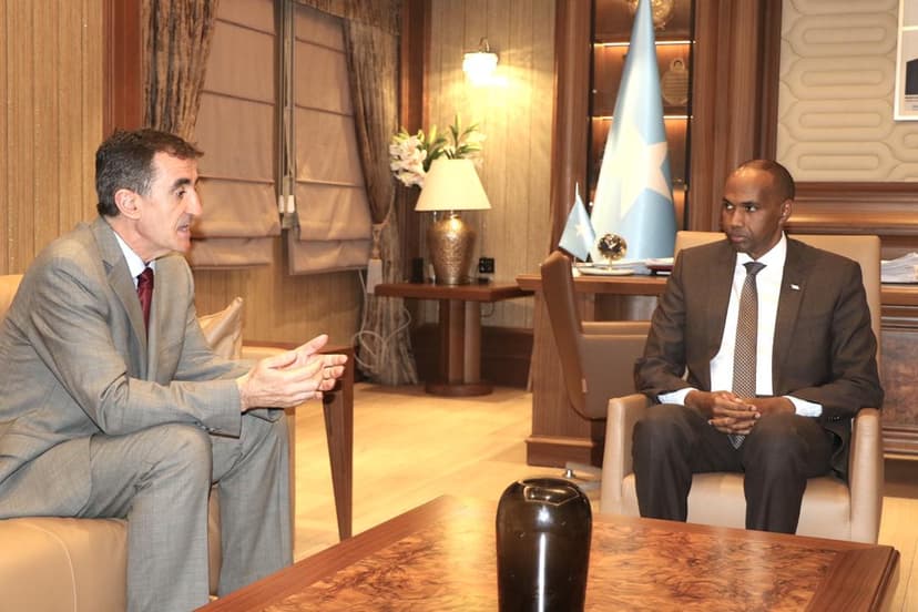 Ra’iisul Wasaare Khayre Oo Xafiiskiisa Ku Qaabilay Safiirka Cusub Ee Midawga Yurub