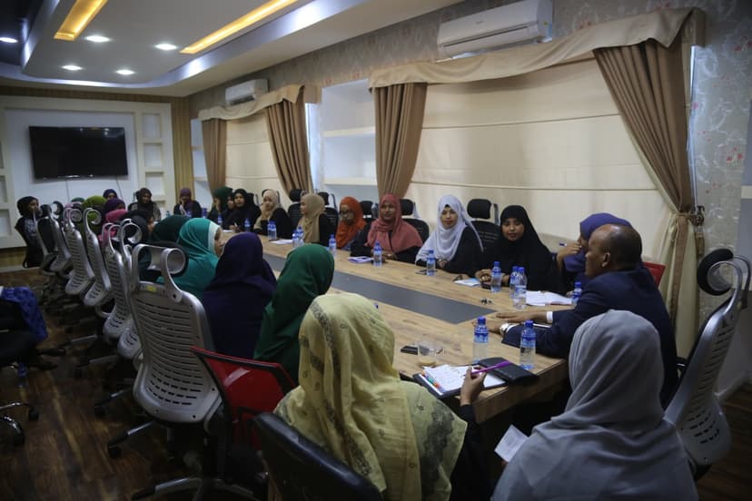 Xog-hayaha Joogtada Xafiiska Ra’iisul Wasaaraha Oo Kulan La Qaatay Haweenka Ka Shaqeeya Xafiiska