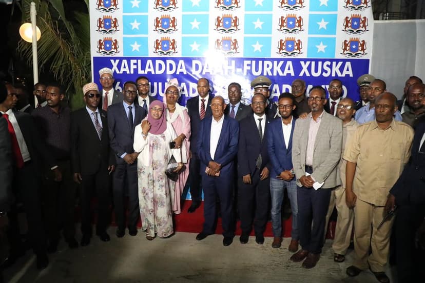 Ra’iisul Wasaare Khayre Oo Daah-furay Munaasabadaha Weyneynta Xuska 60 Sano Guurada Xorriyadda Iyo Midnimada Soomaaliyeed