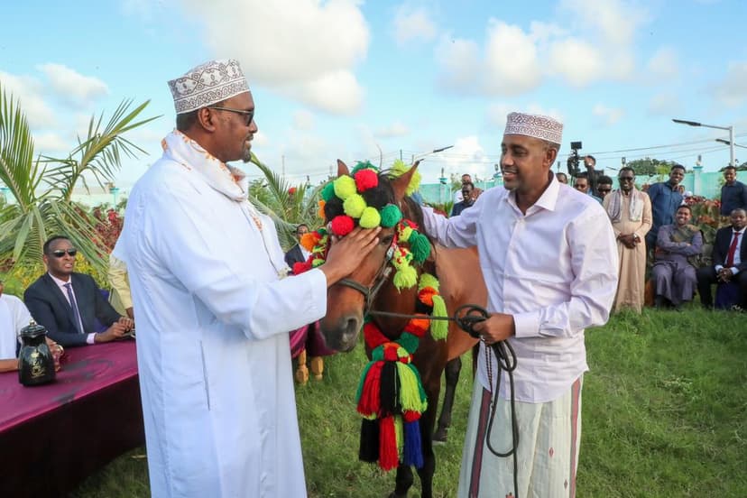 Ra’iisul Wasaaraha oo kala qeyb-galay Bulshada Deyniile munaasabad ay ku taageerayaan hoggaaminta Xukuumadda ee arrimaha Doorashooyinka