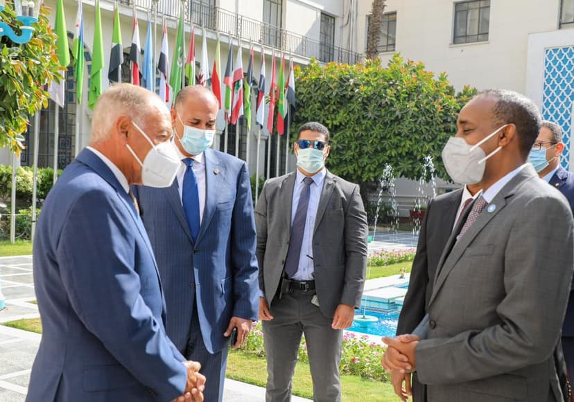 Ra’iisul Wasaare Rooble oo booqday xarunta Jaamacadda Carabta ee magaalada Qaahira