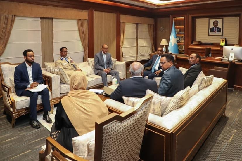 Ra’iisul Wasaaraha oo guddoomiyey kulan looga hadlayay dardargelinta doorashada Xildhibaanada Gobollada Waqooyi