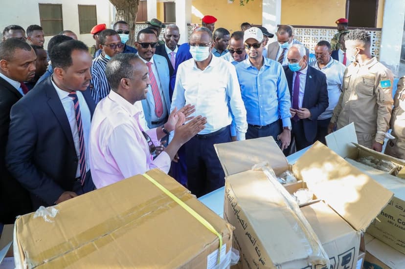 Ra’iisul Wasaare Rooble oo Deeq daawo ah gaarsiiyey Isbitaalka Baraawe