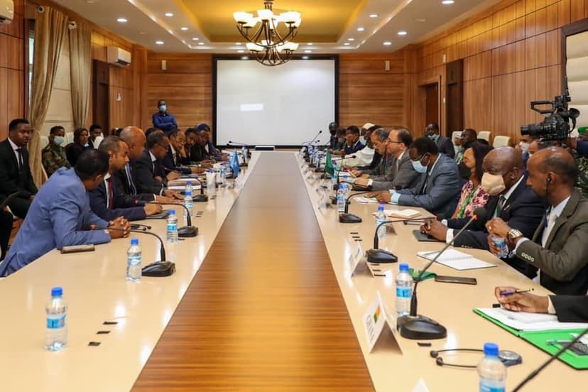 Ra’iisul Wasaare Rooble oo maanta qaabilay Safiirrada 15-ka dal ee xubnaha ka ah Golaha Nabadda iyo Amniga Midowga Afrika.
