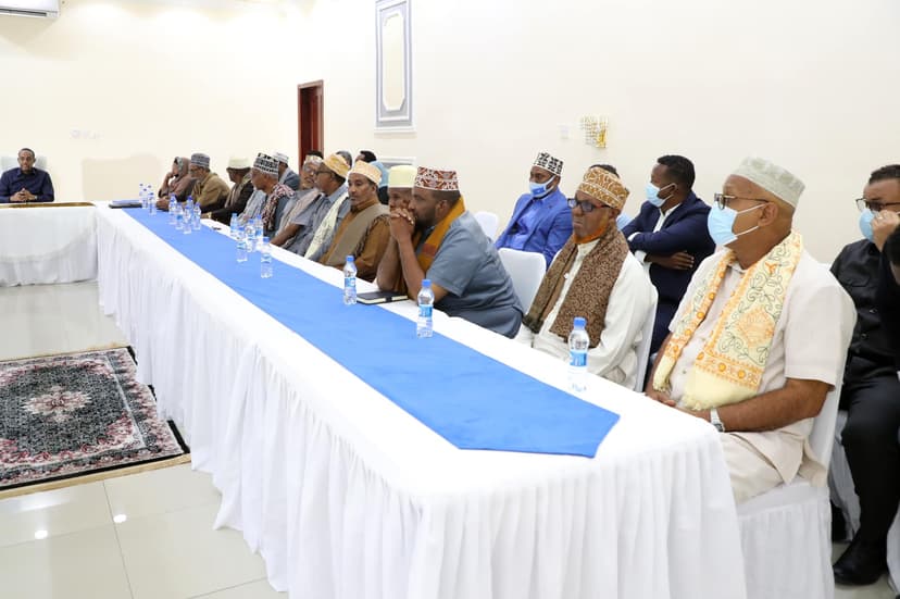 Ra’iisul Wasaare Rooble oo kulan la yeeshay Odayaasha Dhaqanka iyo Guddiga Doorashada Beelaha Banaadiriga