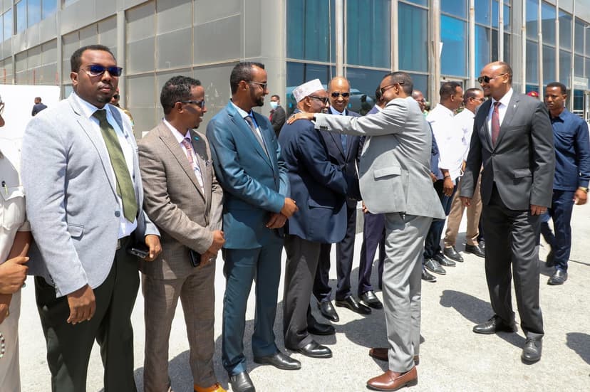 Ra’iisul Wasaare Rooble oo dalka dib ugu soo laabtay