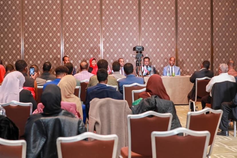 Ra’iisul Wasaare Rooble oo la kulmay Jaaliyadda Soomaaliyeed ee Switzerland ayaa uga warramay abaarta, doorashada iyo amniga