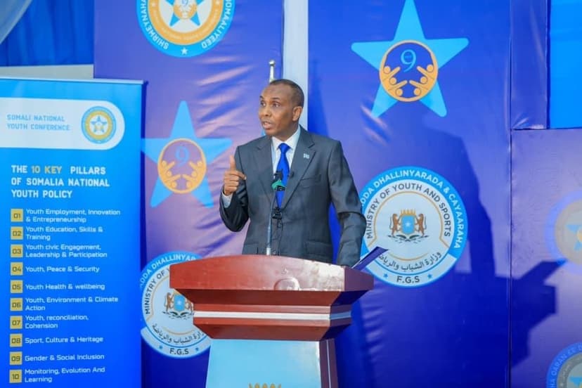 Ra’iisul Wasaare Xamsa oo dhallinyarada ugu baaqay in ay Xukuumadda ku taageeraan ciribtirka amni xumada, qabyaaladda, musuq-maasuqa
