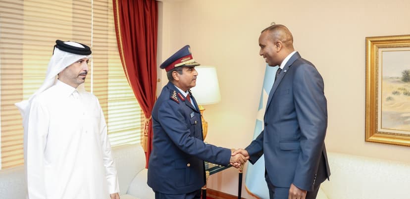 Ra’iisul Wasaaraha ayaa Kula la Yeeshay Taliyaha Ciidamada Qalabka Sida ee Dowladda Qadar