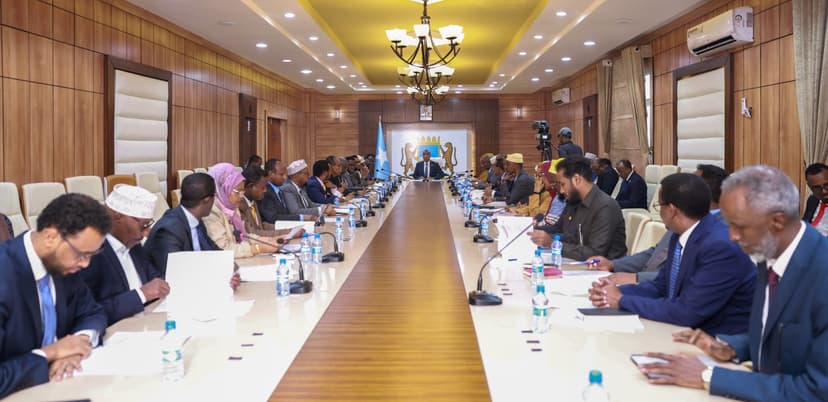 RA’IISUL WASAARE XAMSA OO FARAY GOLAHA WASIIRRADA IYO GUUD AHAA HEY’ADAHA DOWLADDA INAY KA QAYB QAATAAN HALGANKA LAGU CIRIBTIRAYO KHAWAARIIJTA