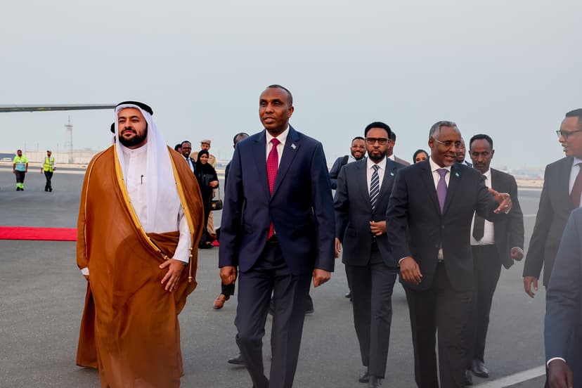 Ra’iisul Wasaare Xamsa iyo Wafdigiisa oo Gaaray Dalka Qatar