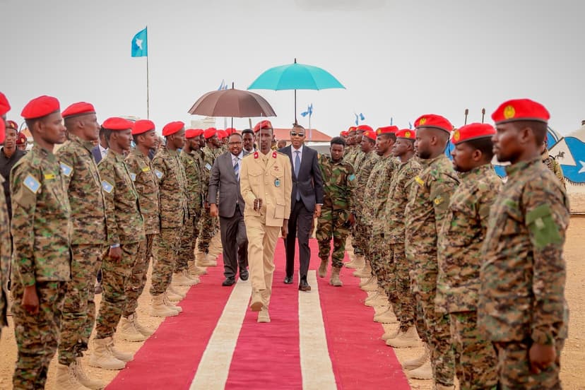Ra’iisul Wasaare Xamsa oo ku soo laabtay Muqdisho