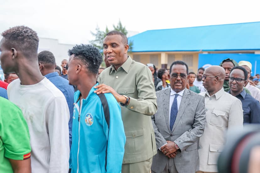 Ra’iisul Wasaare Xamsa “Waa maalin taariikhi ah oo aan goobjoog ka nahay shacabka Soomaaliyeed oo ay u soo laabatay xaquuqdoodii dastuuriga ahayd”.
