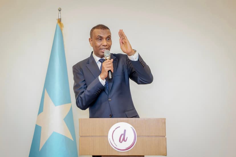 Ra’iisul Wasaare Xamsa “Hirgelinta Siyaasadda Shaqaalaha Rayidka ah waa mid kamid ah qorshayaashii ugu muhiimsanaa Xukuumadda DanQaran”