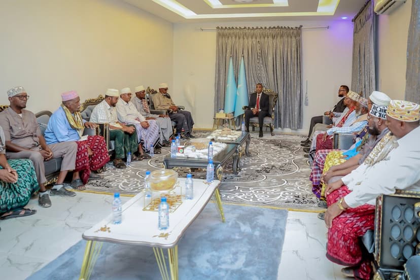 Ra’iisul Wasaare Xamsa, oo tallooyin ka dhagaystay Isimmada dhaqanka Buuhoodle