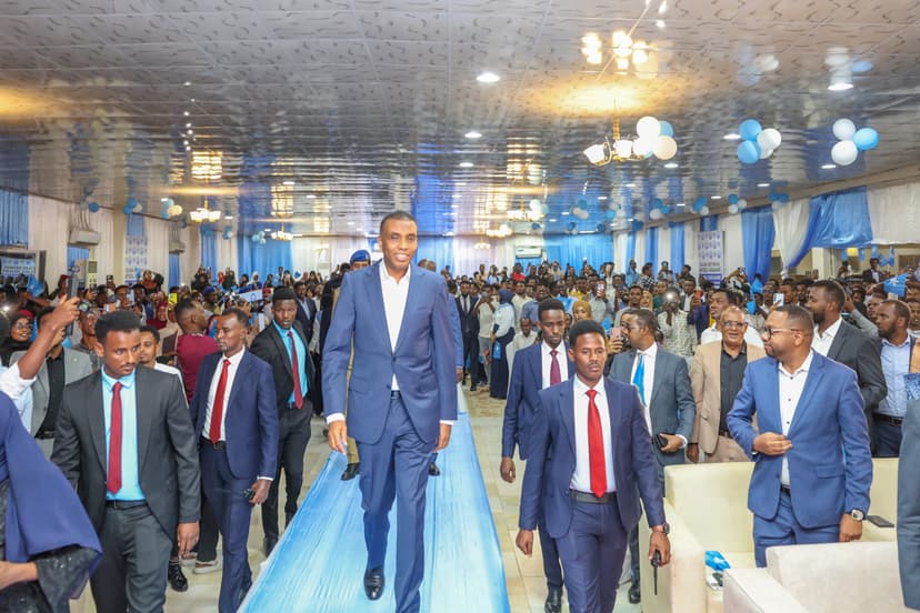 Ra’iisul Wasaare Xamsa: “Qof walba waa inuu kaalinta kaga aaddan ka qaato difaaca dalka iyo hirgelinta doorashooyinka”
