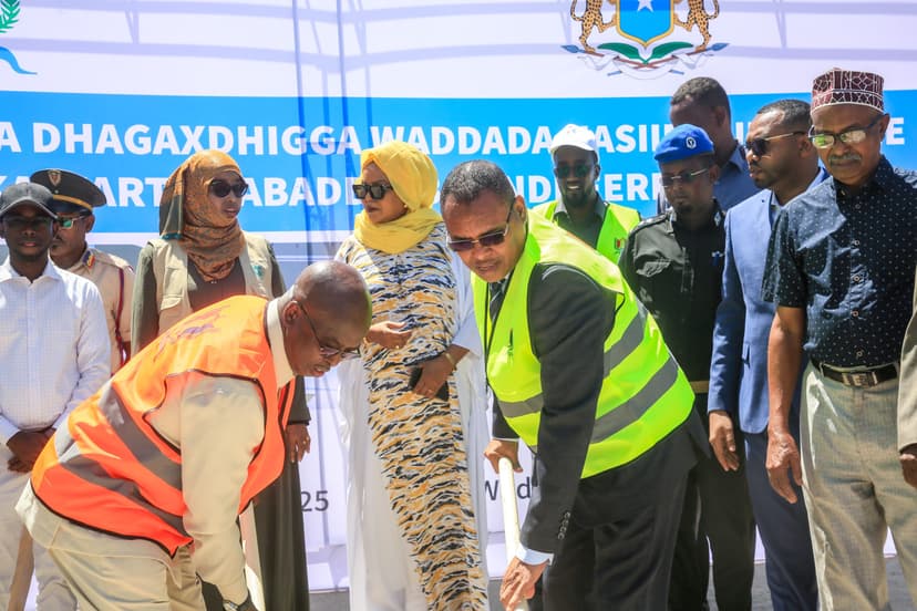 Ra’iisul Wasaare ku xigeenka labaad oo dhagax dhigay dhismaha Waddada Nasiib Buundo