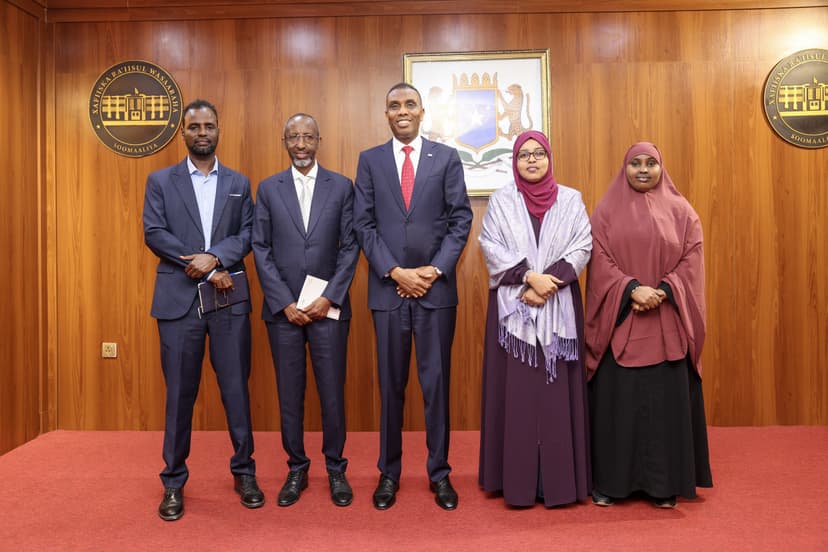 Ra’iisul Wasaare Xamsa oo la xisaabtamay Wasaaradaha Tiirka Arrimaha Bulshada