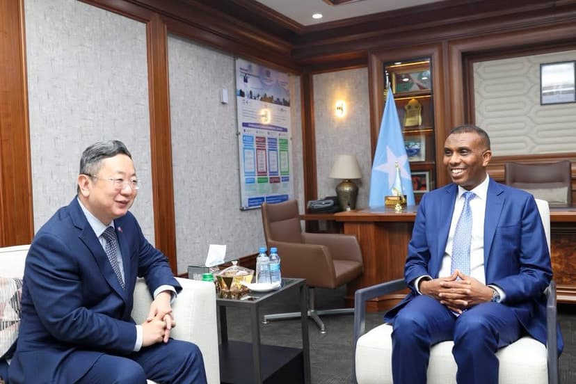 Ra’iisul Wasaare Xamsa oo qaabilay Danjiraha Jamhuuriyadda Shiinaha Wang Yu,