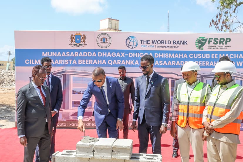 Ra’iisul Wasaare Xamsa oo dhagax dhigay Machadka Cilmi baarista Beeraha Qaranka