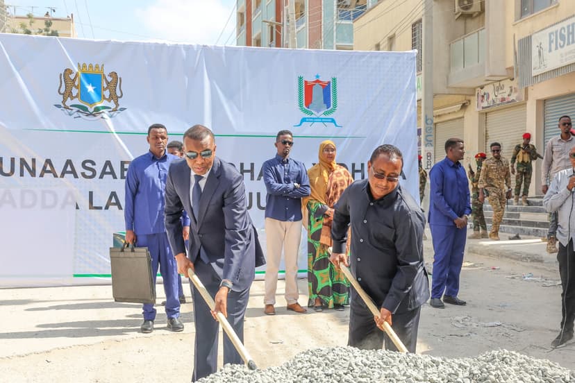 Ra’iisul Wasaaraha oo dhagax dhigay Waddada Buula-xuubeey