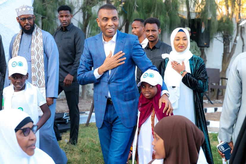 Ra’iisul Wasaare Xamsa Cabdi Barre oo Ka Qayb Galay Afur loo Sameeyay Agoonta Qaranka, Kuna Adkeeyay Daryeelkooda iyo Dhismaha Mustaqbalka Carruurta Soomaaliyeed