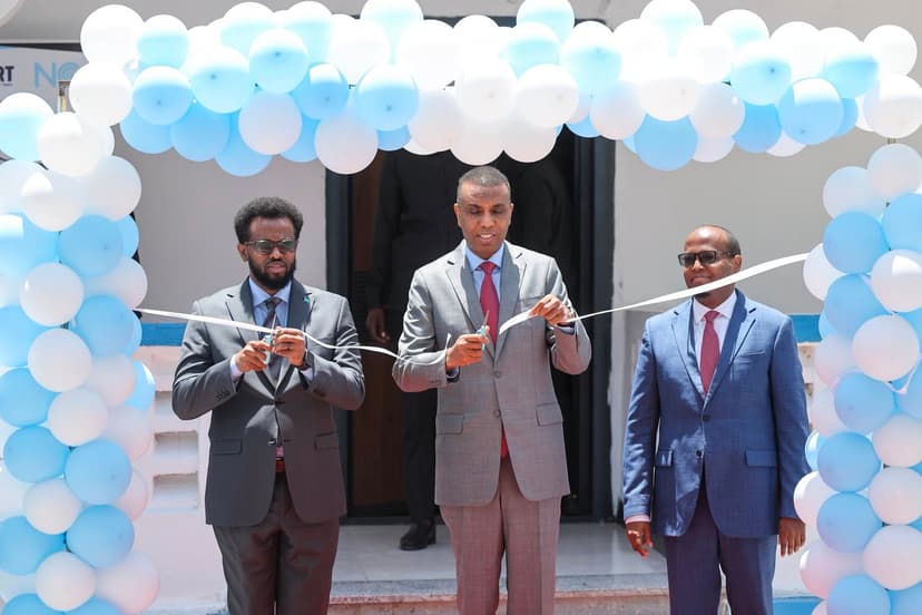 Ra’iisul Wasaare Xamsa Cabdi Barre oo Daahfuray Xarunta Qaran ee Amniga Saaybarka (SOMCIRT), Kuna Adkeeyay Ilaalinta Isgaarsiinta iyo Horumarinta Tiknoolojiyadda Dalka