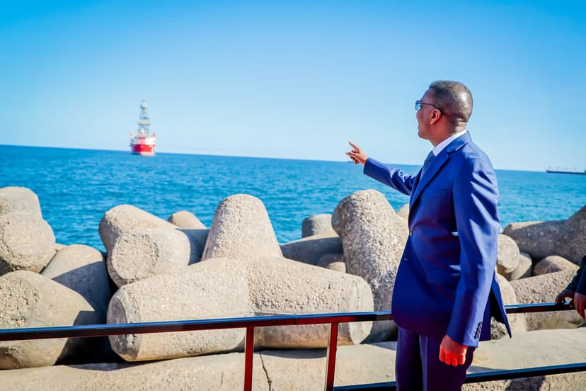 President Hassan Sheikh and Prime Minister Hamza Attend the Oil Drilling Vessel Çağrı Bey Arrival Ceremony, Emphasizing Investment and Transparent Resource Management
