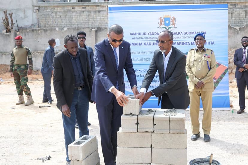 Ra’iisul Wasaare Xamsa oo dhagax dhigay Xarunta Horumarinta Manaahijta